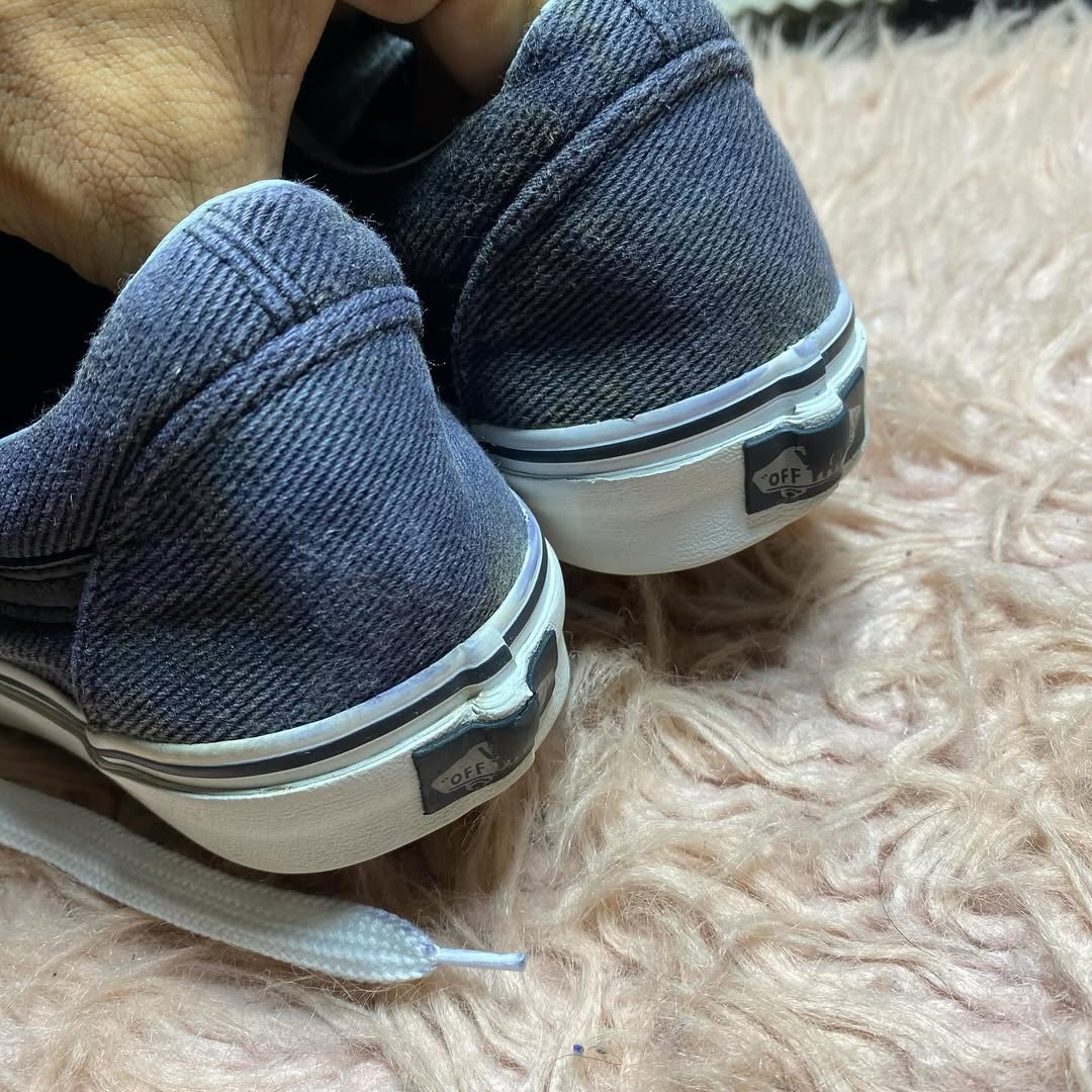 VANS ( Size 40 / 6.5 )