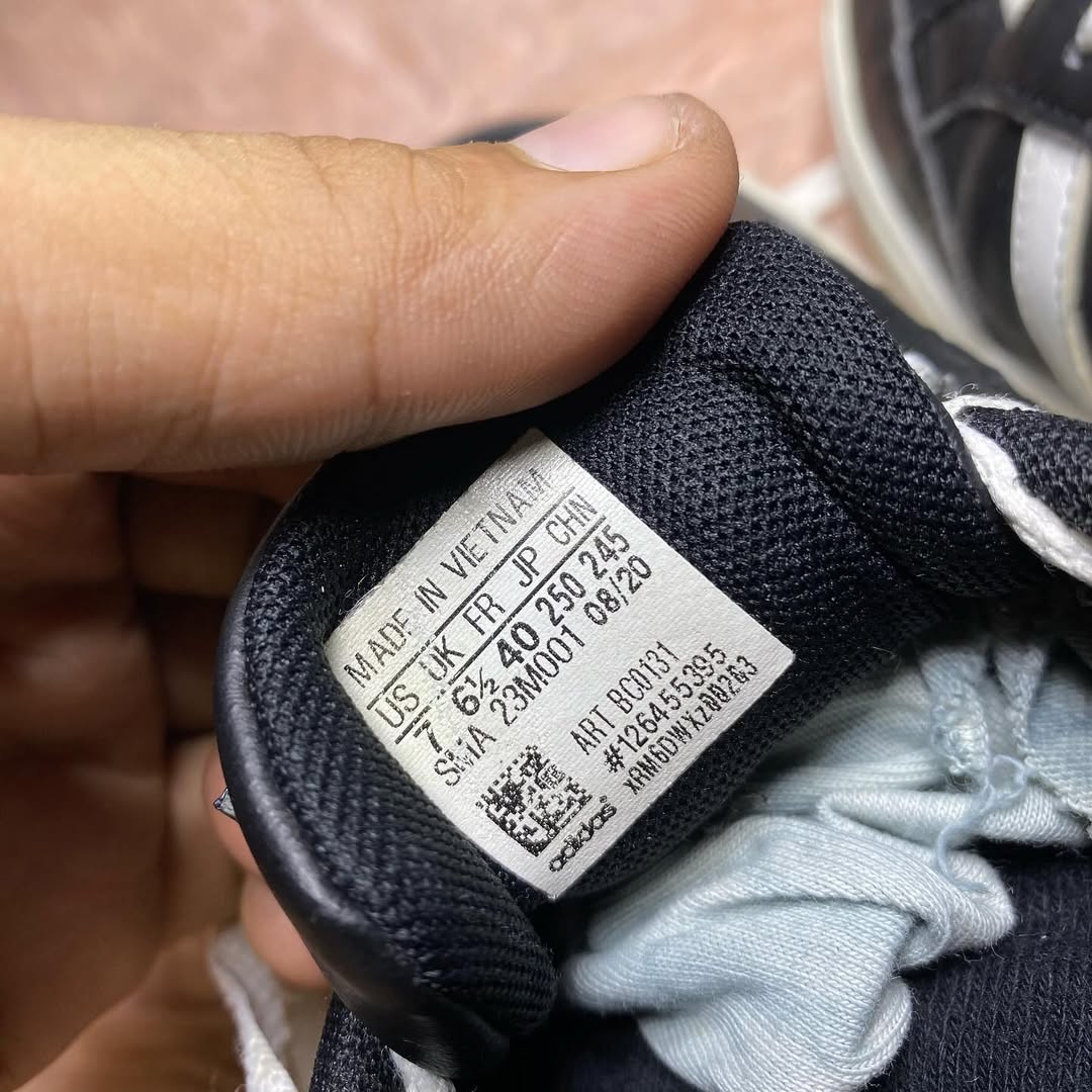 ADIDAS ( Size 40 / 6.5 )