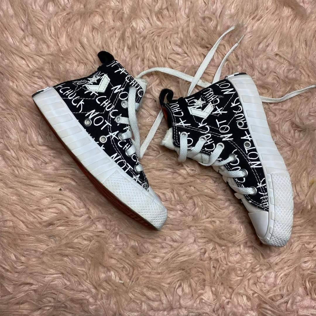 Converse ( Size 28 )