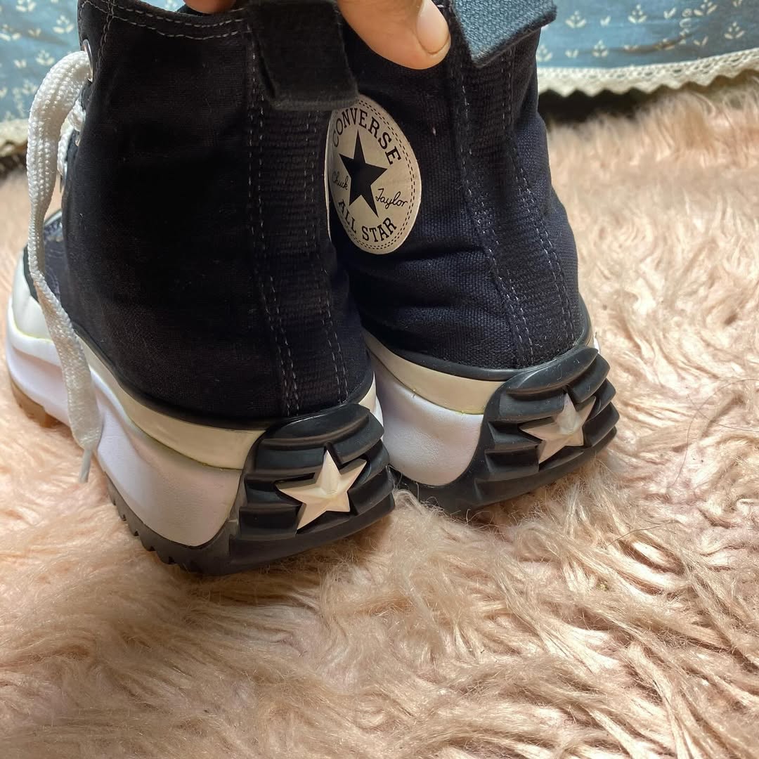 Converse ( Size 38.5 / 5.5 )