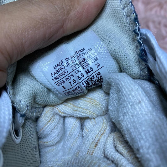 Converse ( Size 38.5 / 5.5 )