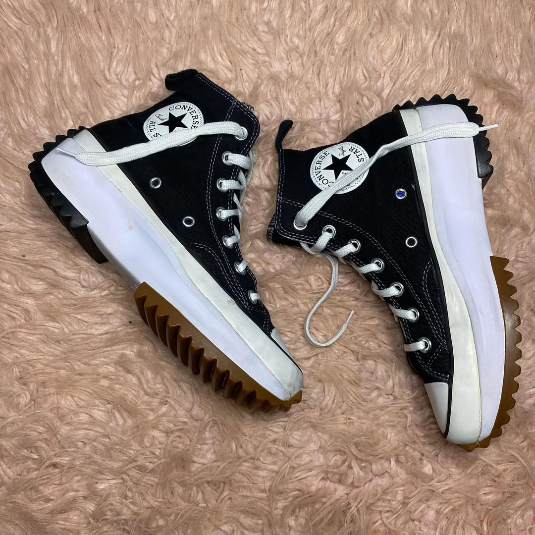 Converse ( Size 38.5 / 5.5 )