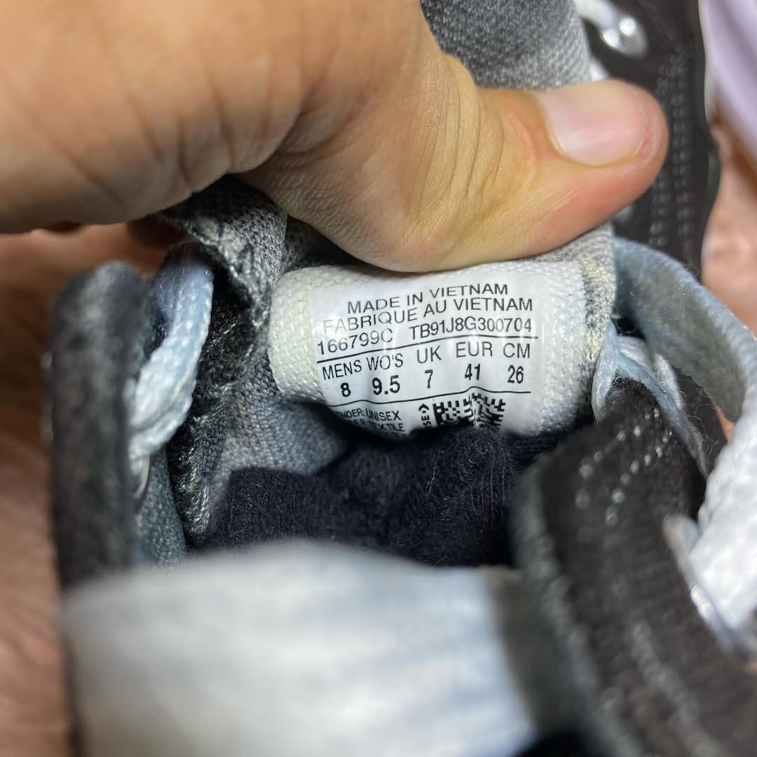 Converse ( Size 41 / 7.5 )