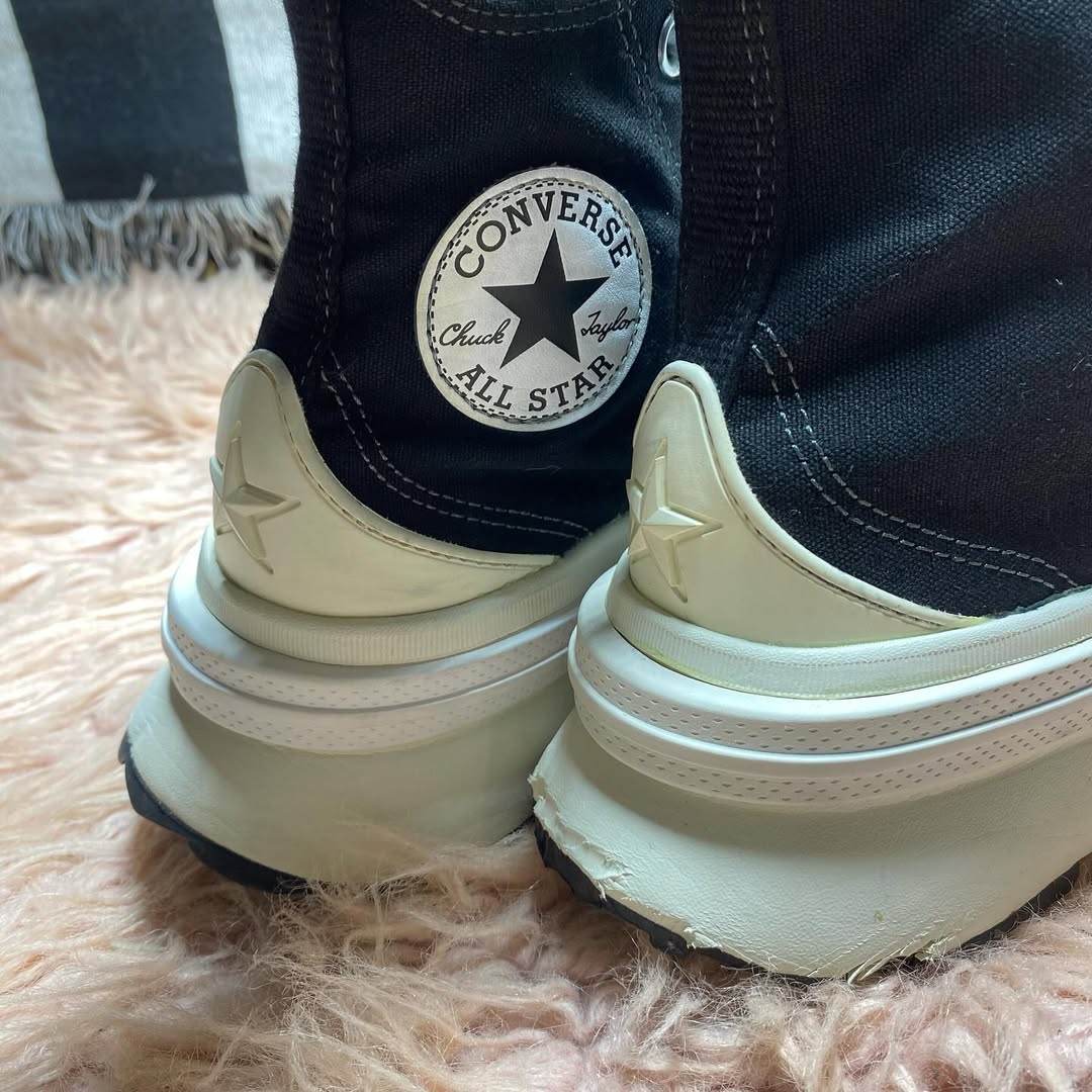 Converse ( Size 38.5-39 / 5.5-6 )