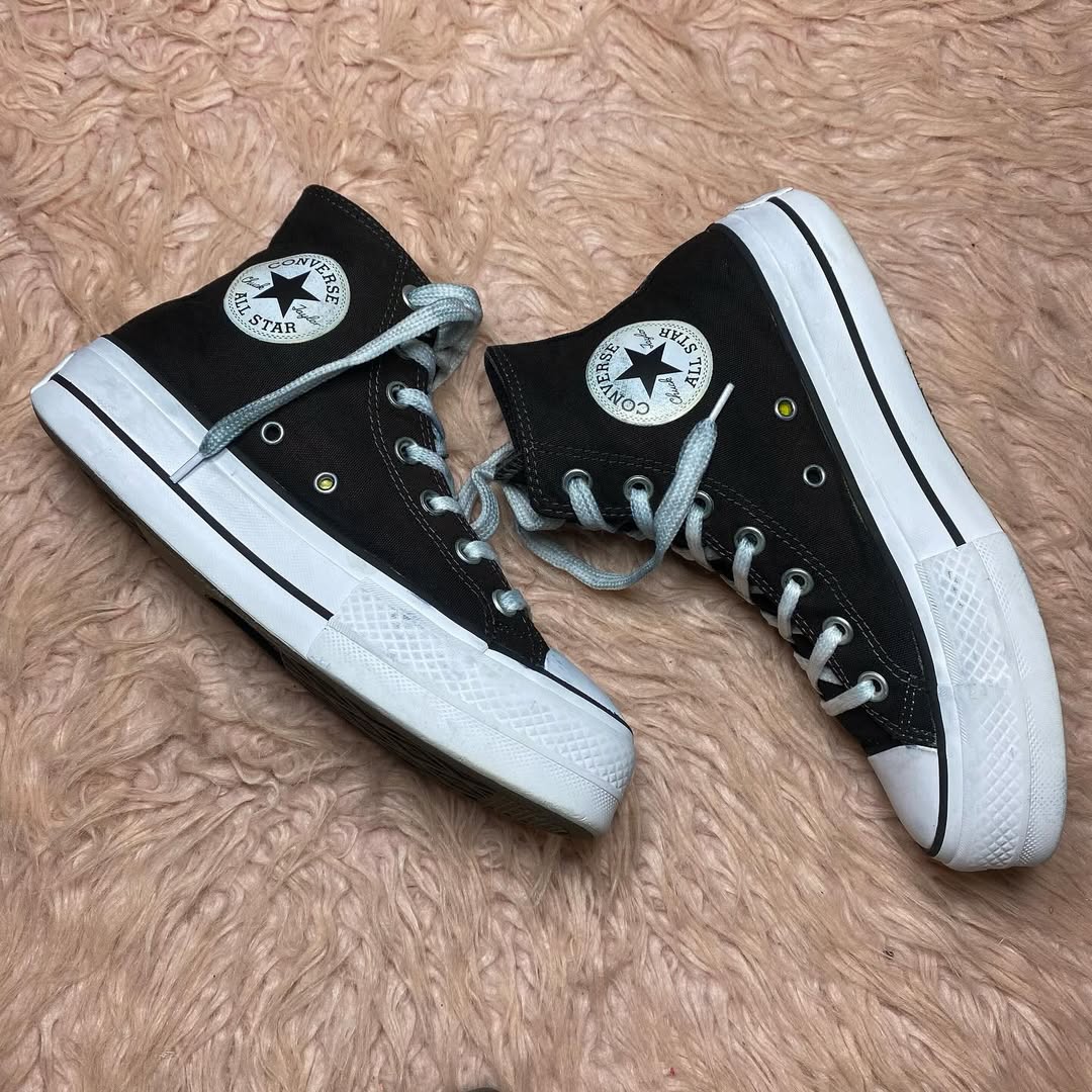 Converse ( Size 37.5 / 5 )