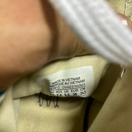 Converse ( Size 38 / 5.5 )