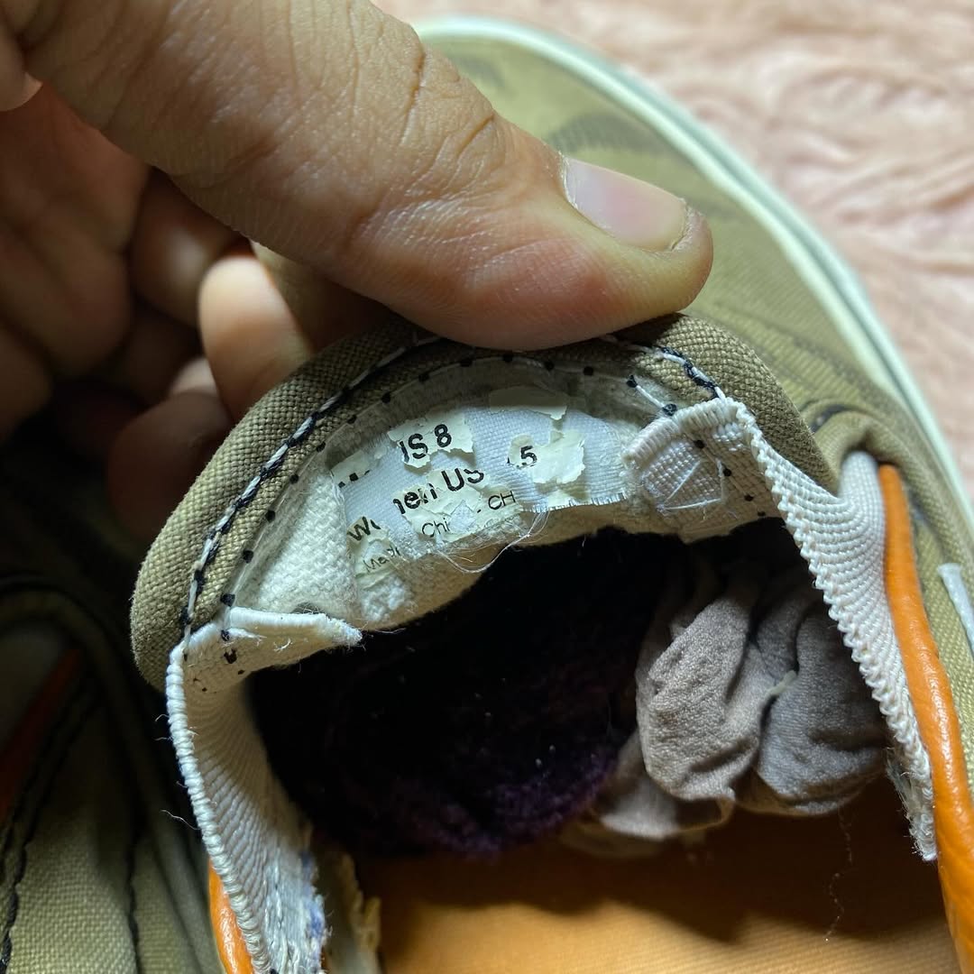 VANS ( Size 41.5-42 )