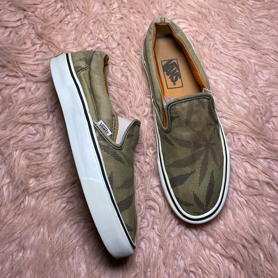 VANS ( Size 41.5-42 )