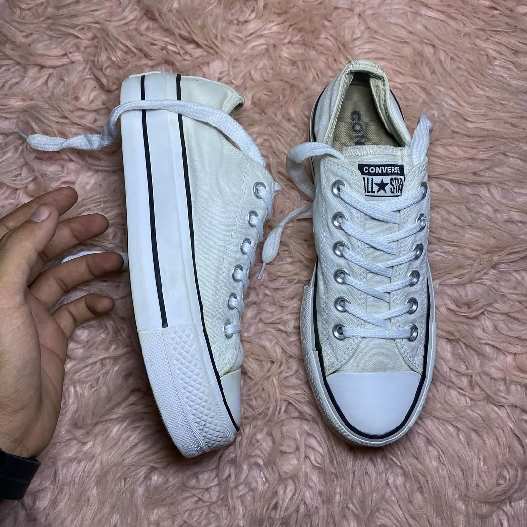 Converse ( Size 37.5 / 5 )