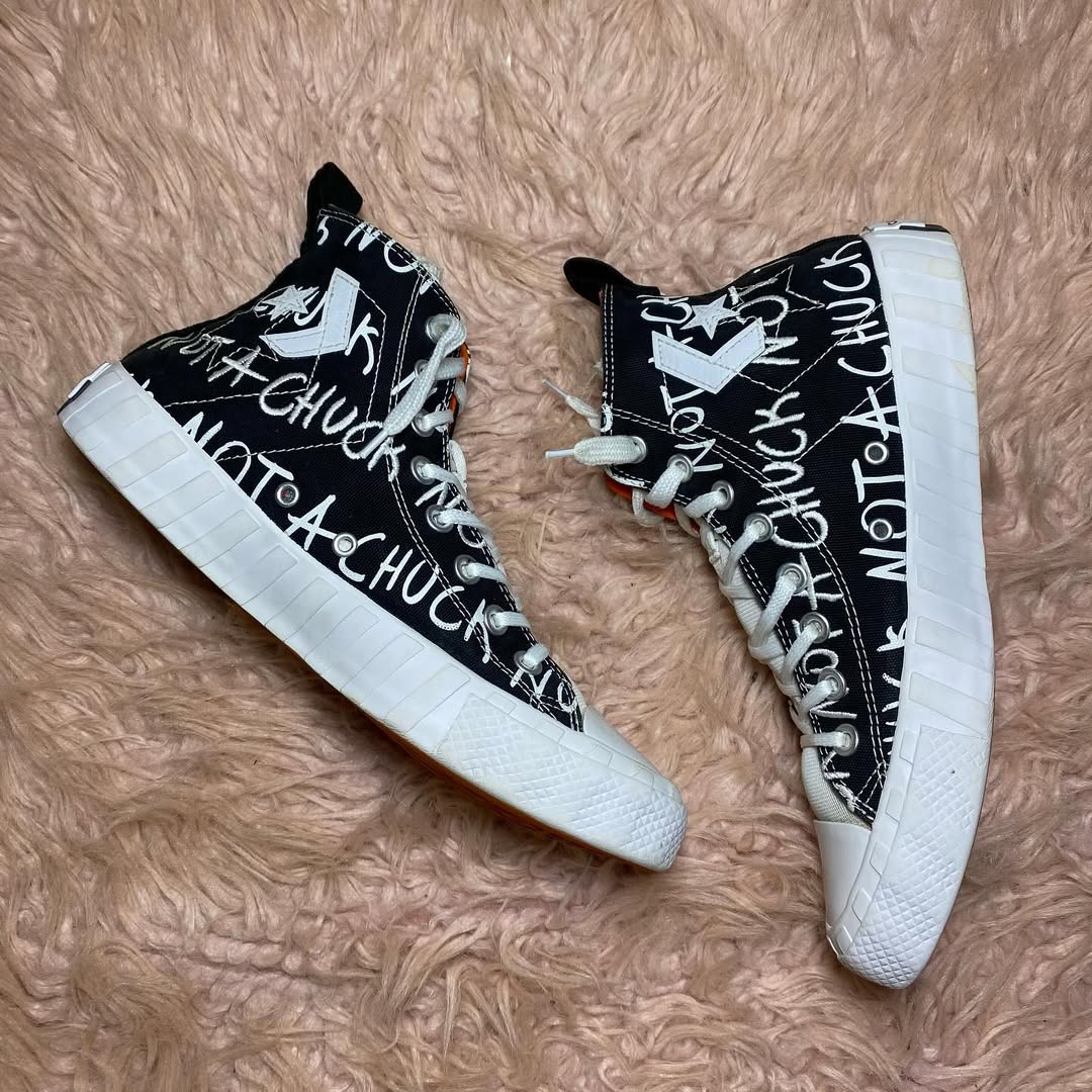 Converse ( Size 41 / 7.5 )