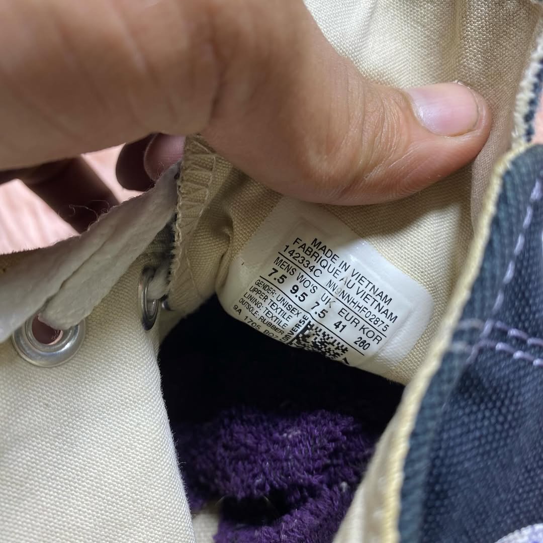 Converse ( Size 41 / 7.5 )