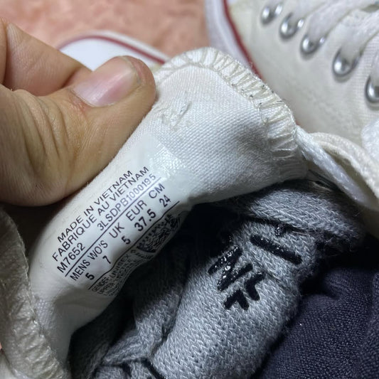 Converse ( Size 37.5 / 5 )