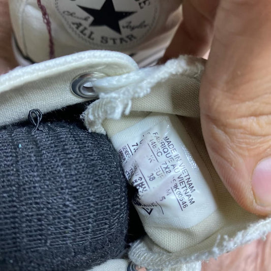 Converse ( Size 38 / 5.5 )