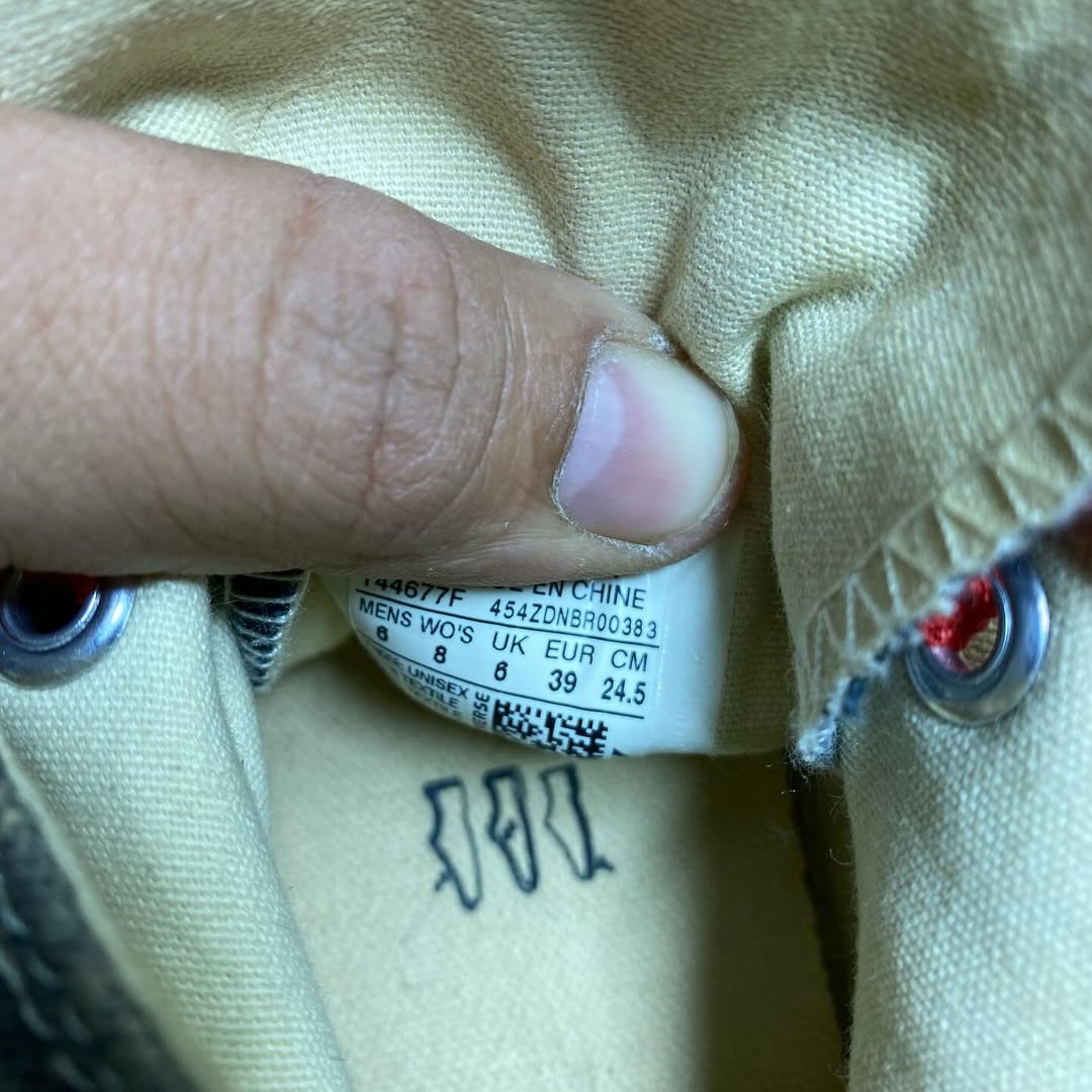 Converse ( Size 39 / 6 )