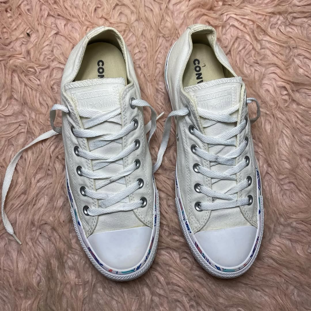 Converse ( Size 41.5 / 8 )