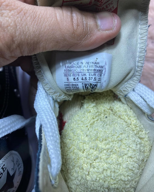Converse ( Size 37.5 / 5 )