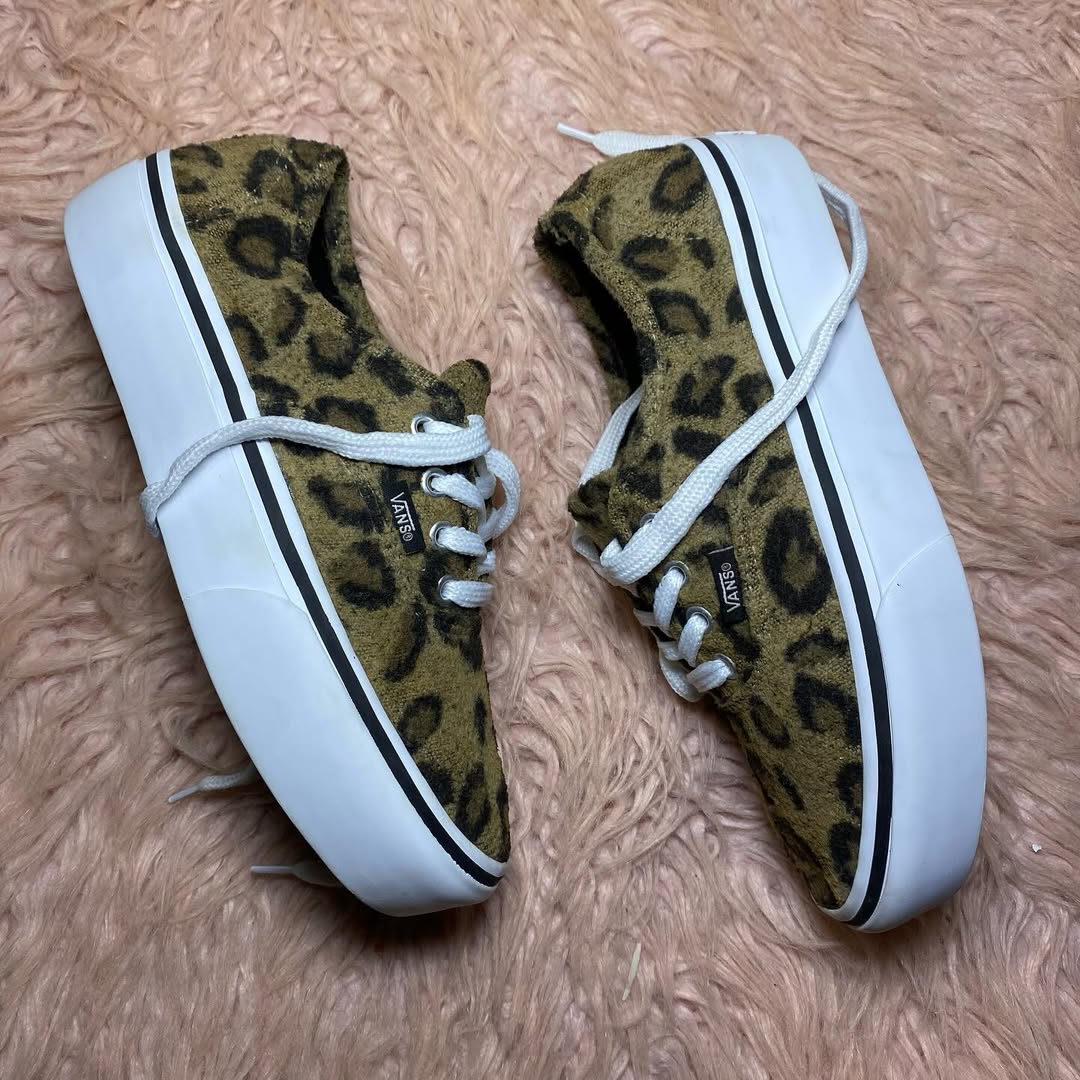 VANS ( Size 39 / 6 )