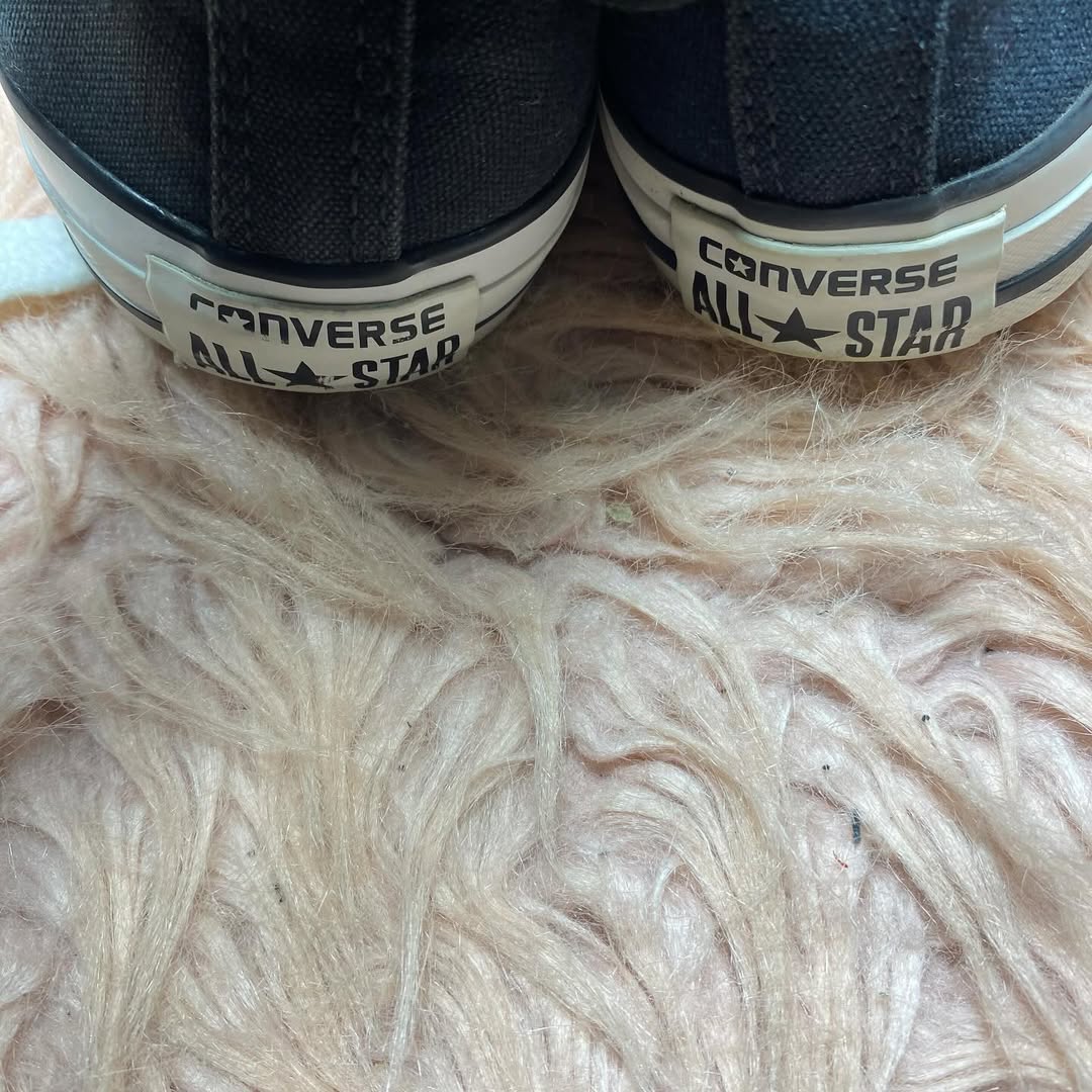 Converse ( Size 39.5 / 6.5 )