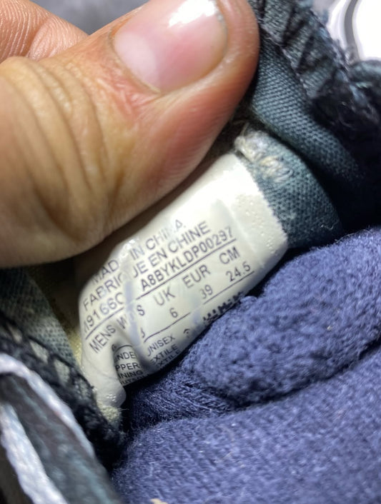 Converse ( Size 39 / 6 )