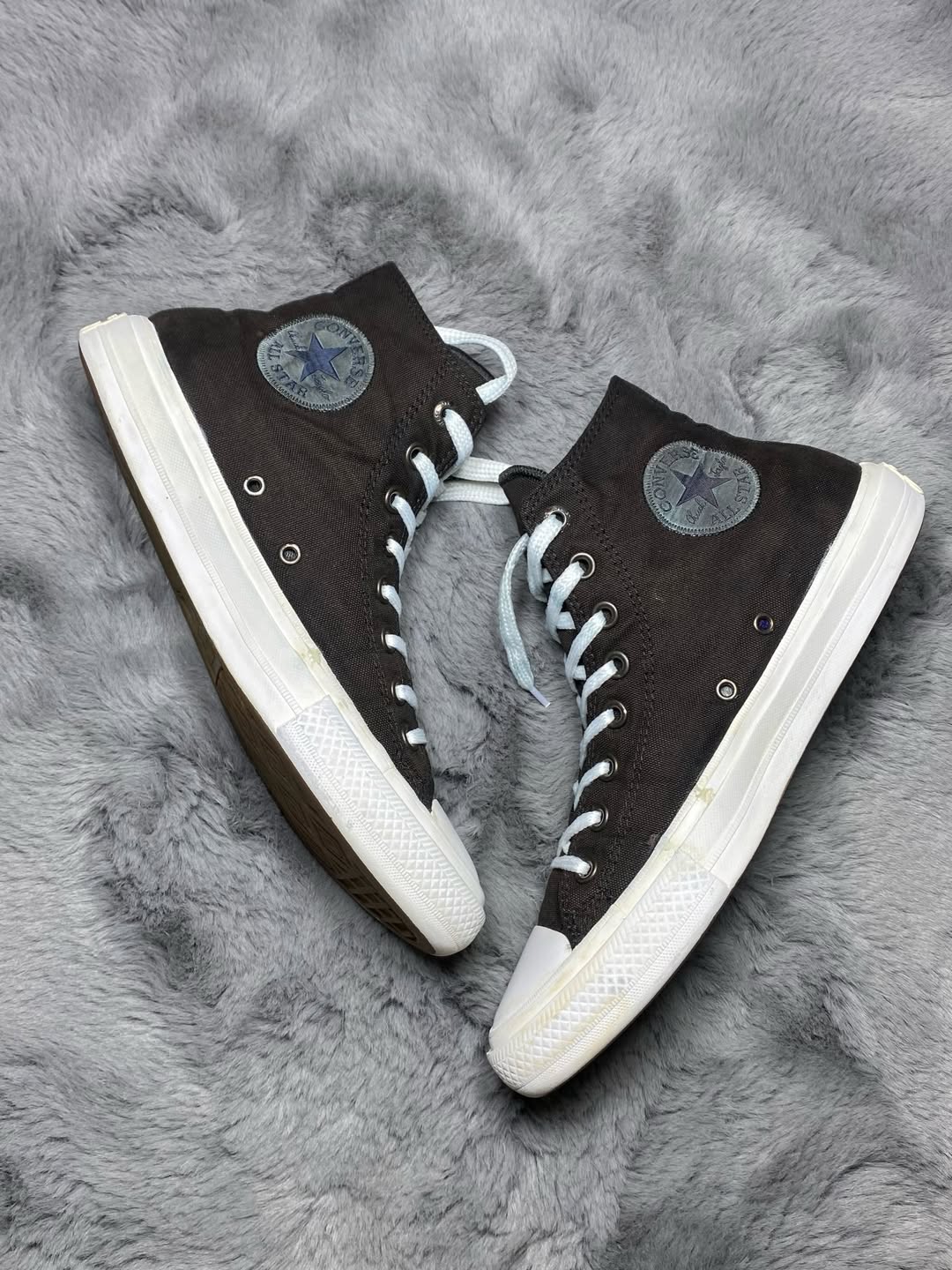 Converse ( Size 42 / 8 )