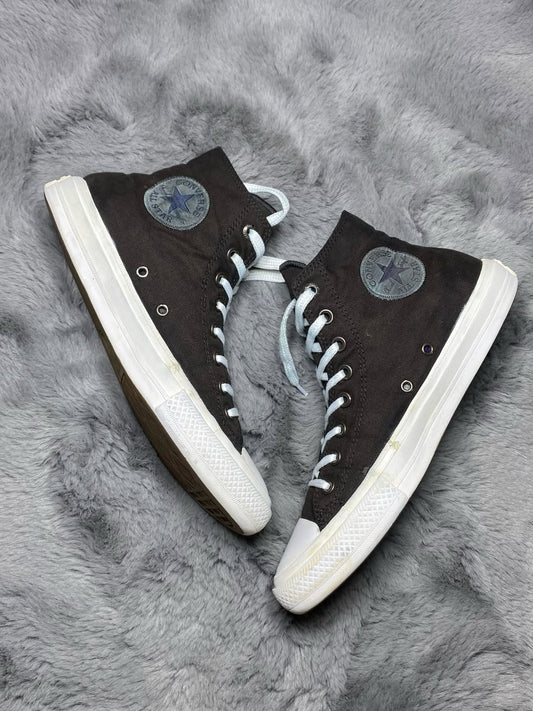 Converse ( Size 42 / 8 )