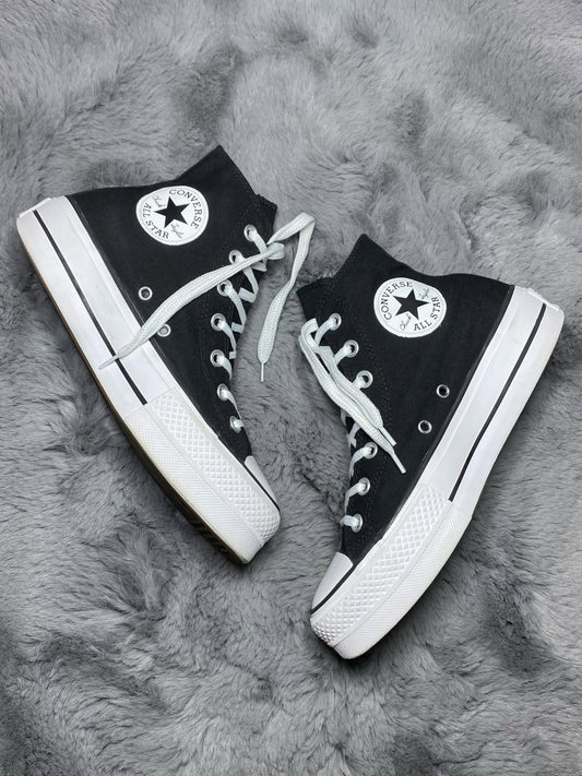 Converse ( Size 37.5 / 5 )