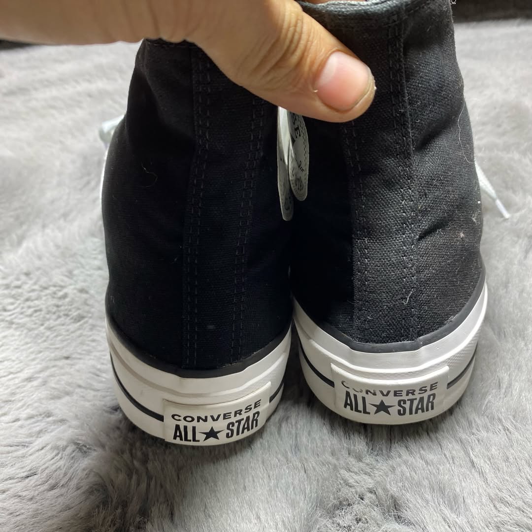Converse ( Size 38 / 5.5 )