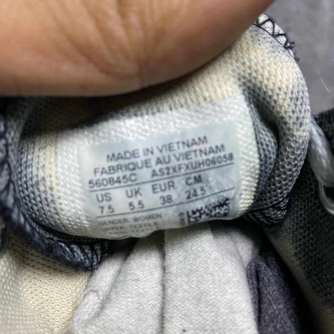 Converse ( Size 38 / 5.5 )