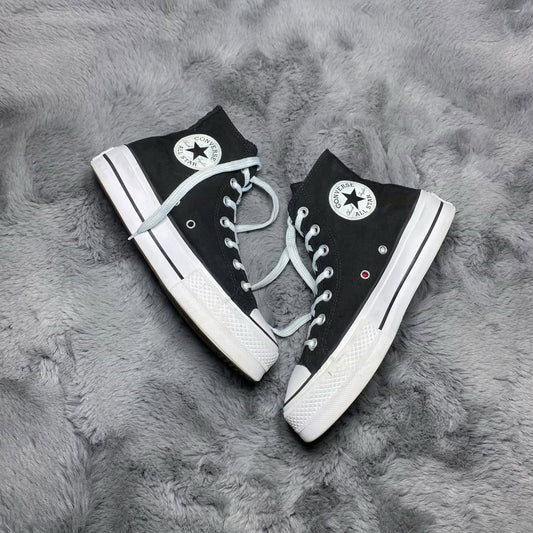 Converse ( Size 38 / 5.5 )