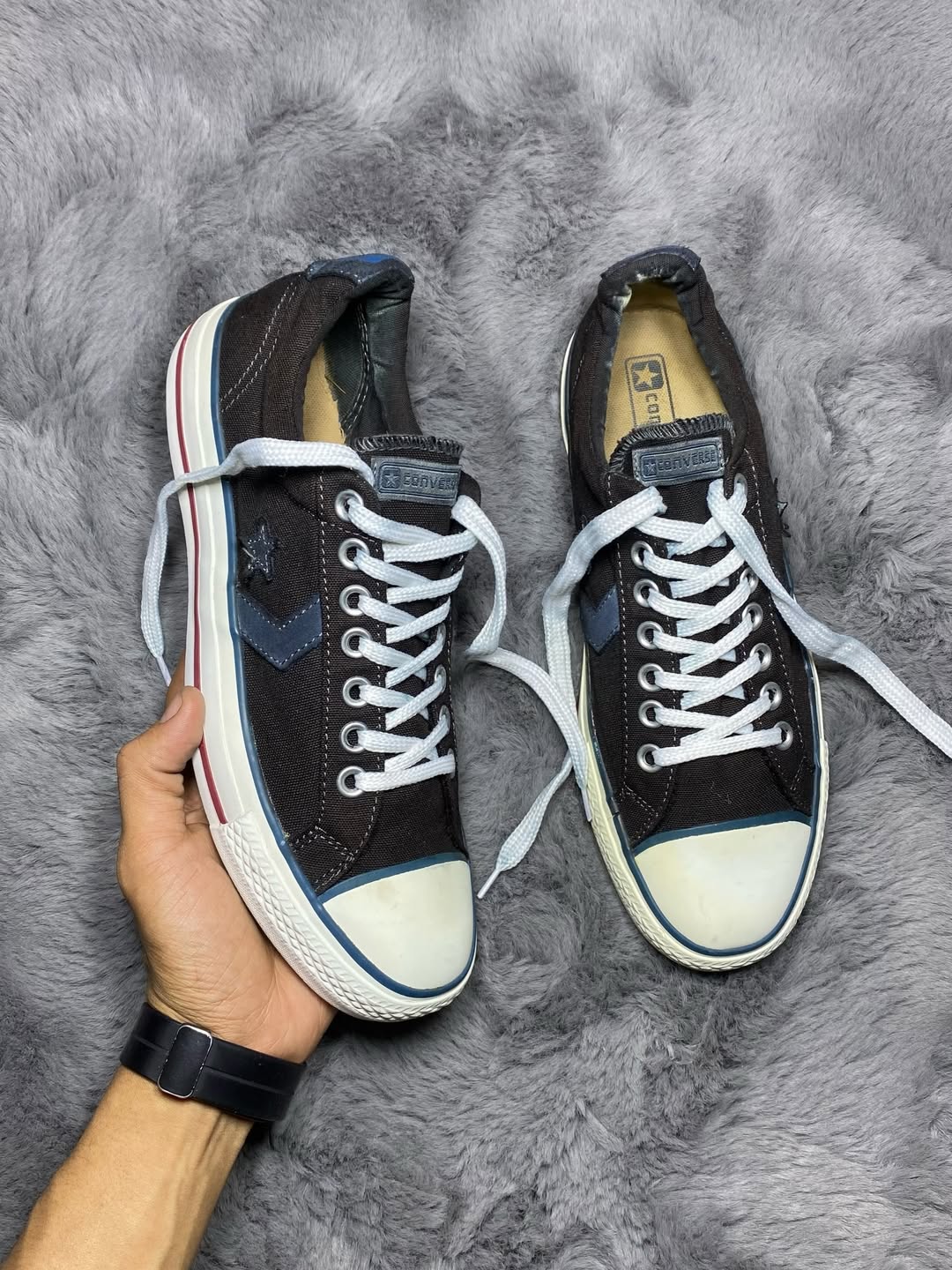 Converse ( Size 41.5 / 8 )
