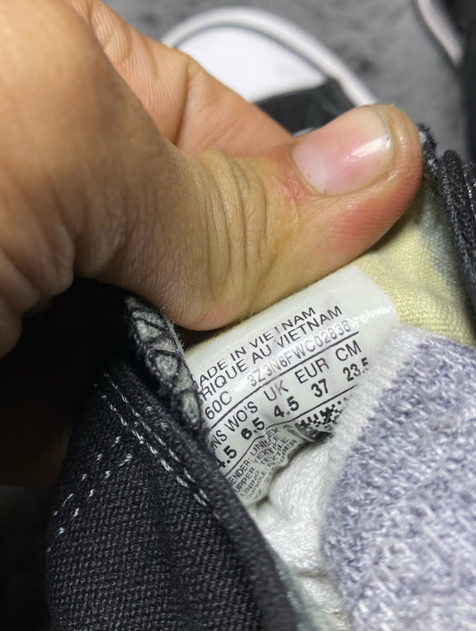 Converse ( Size 37 / 4.5 )