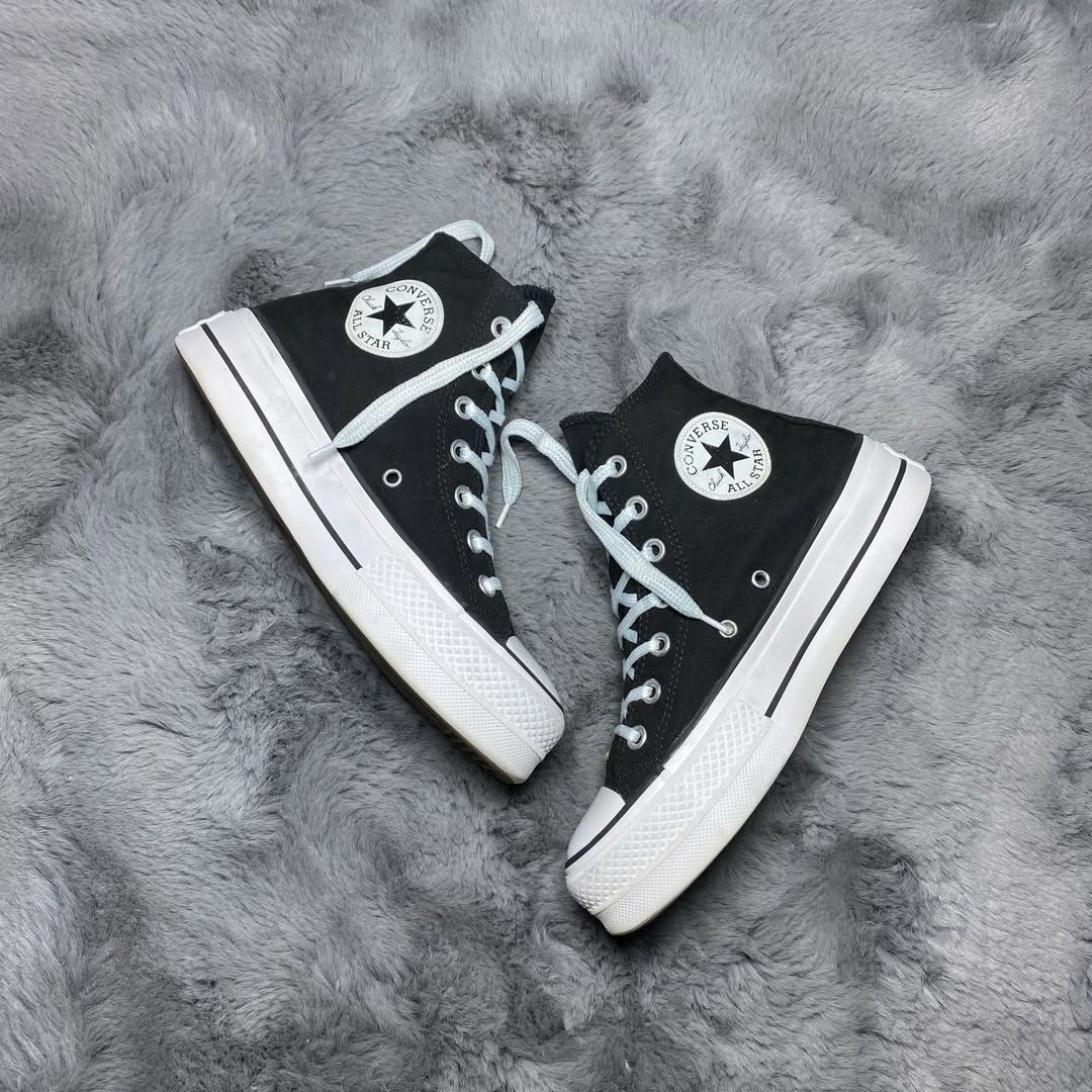 Converse ( Size 37 / 4.5 )