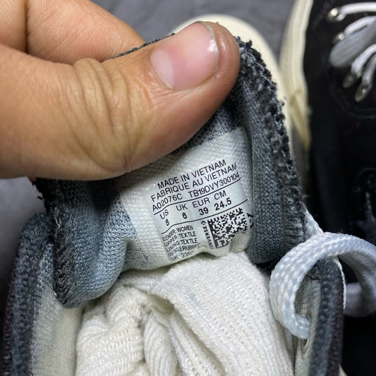 Converse ( Size 39 / 6 )