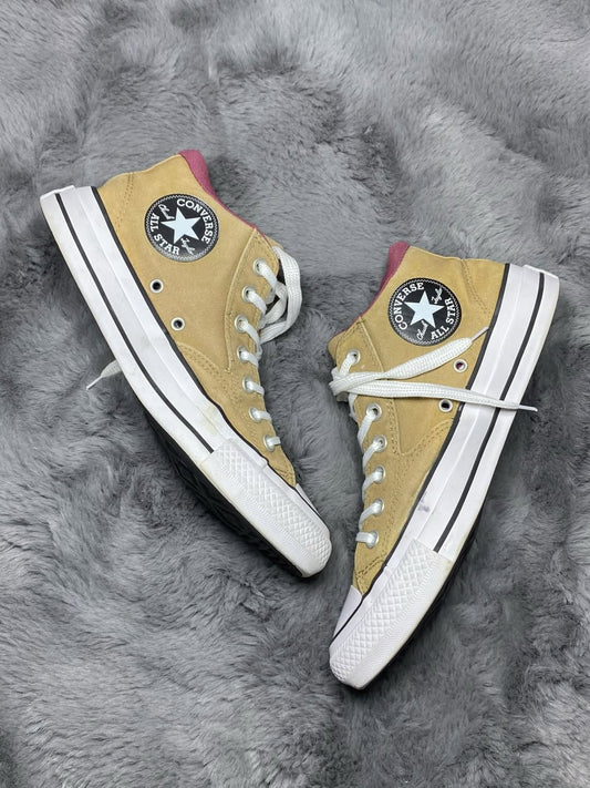 Converse ( Size 42 / 8 )