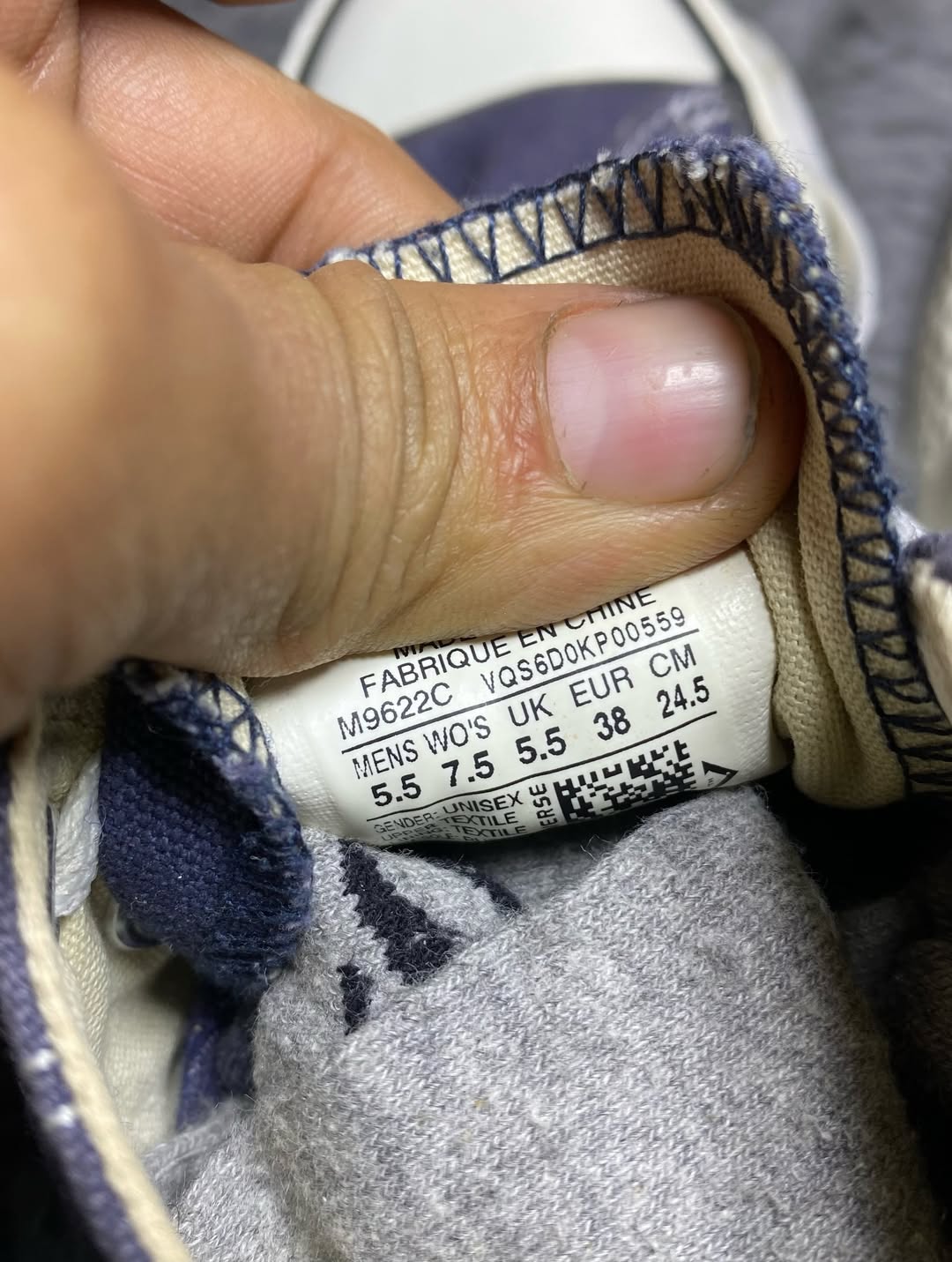 Converse ( Size 38 / 5.5 )