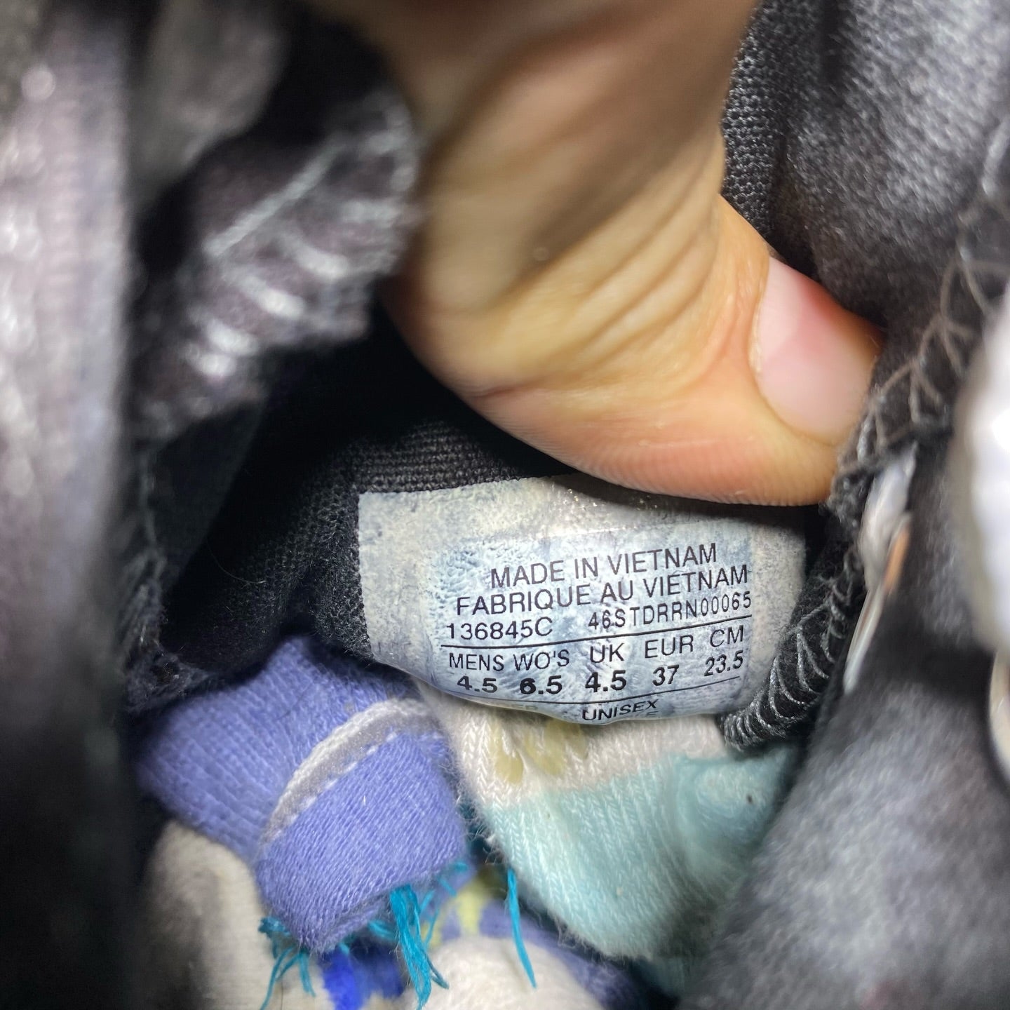 Converse ( Size 37 / 4.5 )