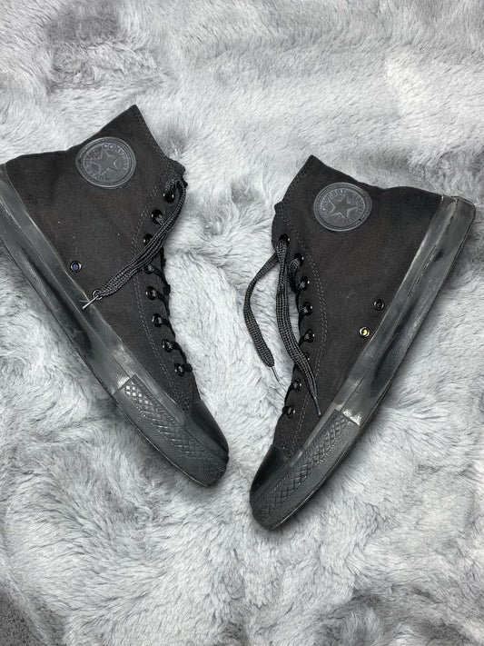 Converse ( Size 45 / 11 )