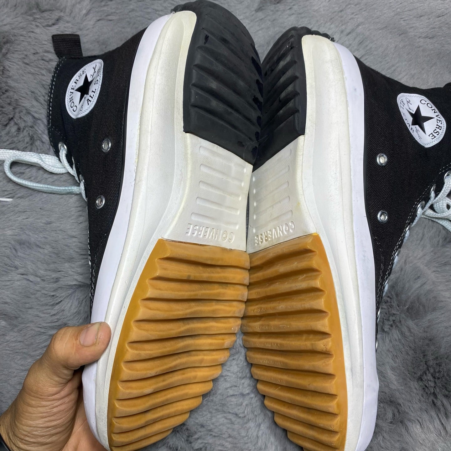 Converse ( Size 43 / 9.5 )