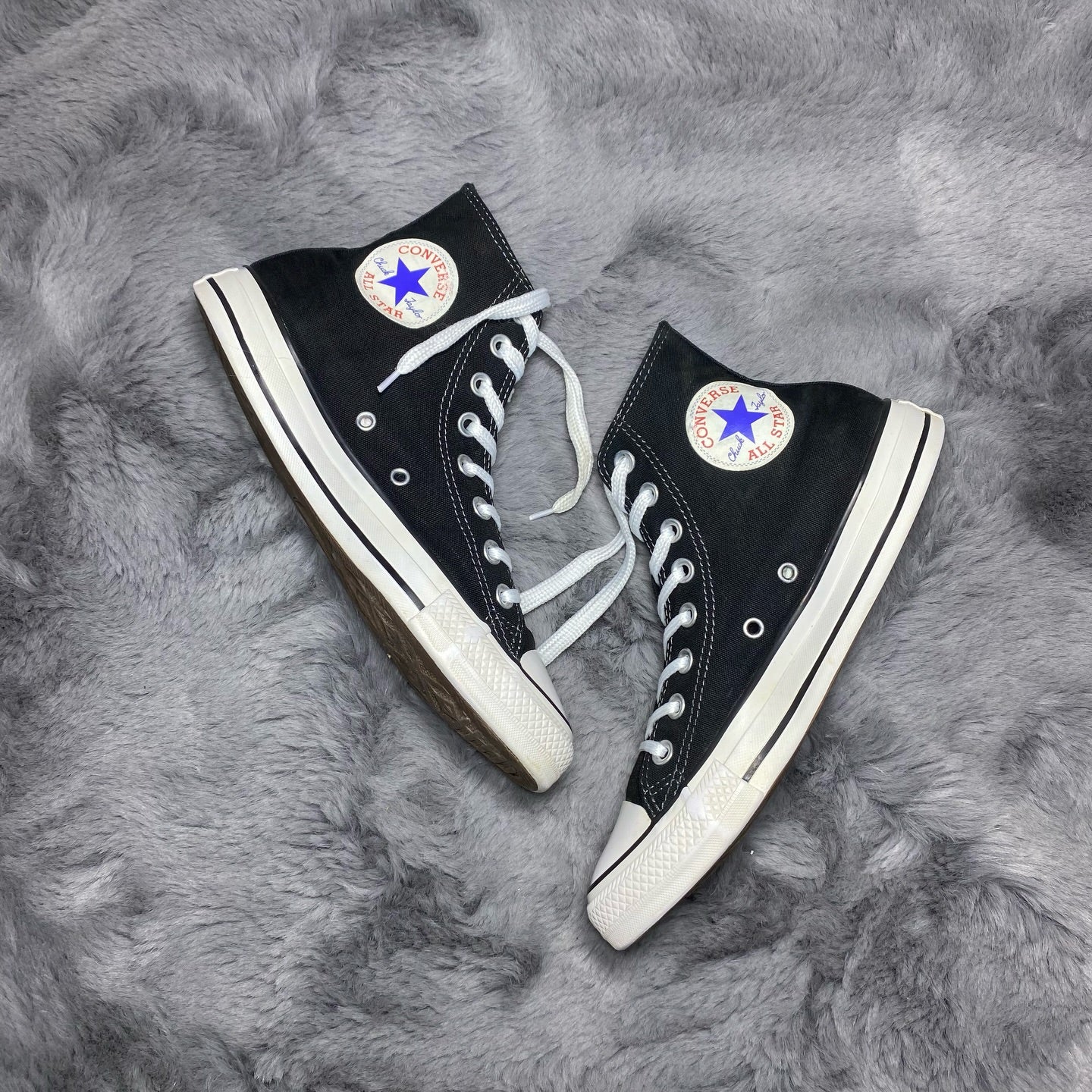 Converse ( Size 39.5 / 6.5 )