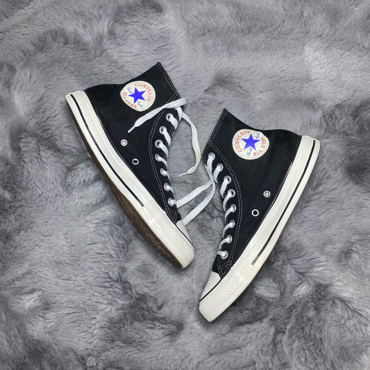 Converse ( Size 39.5 / 6.5 )