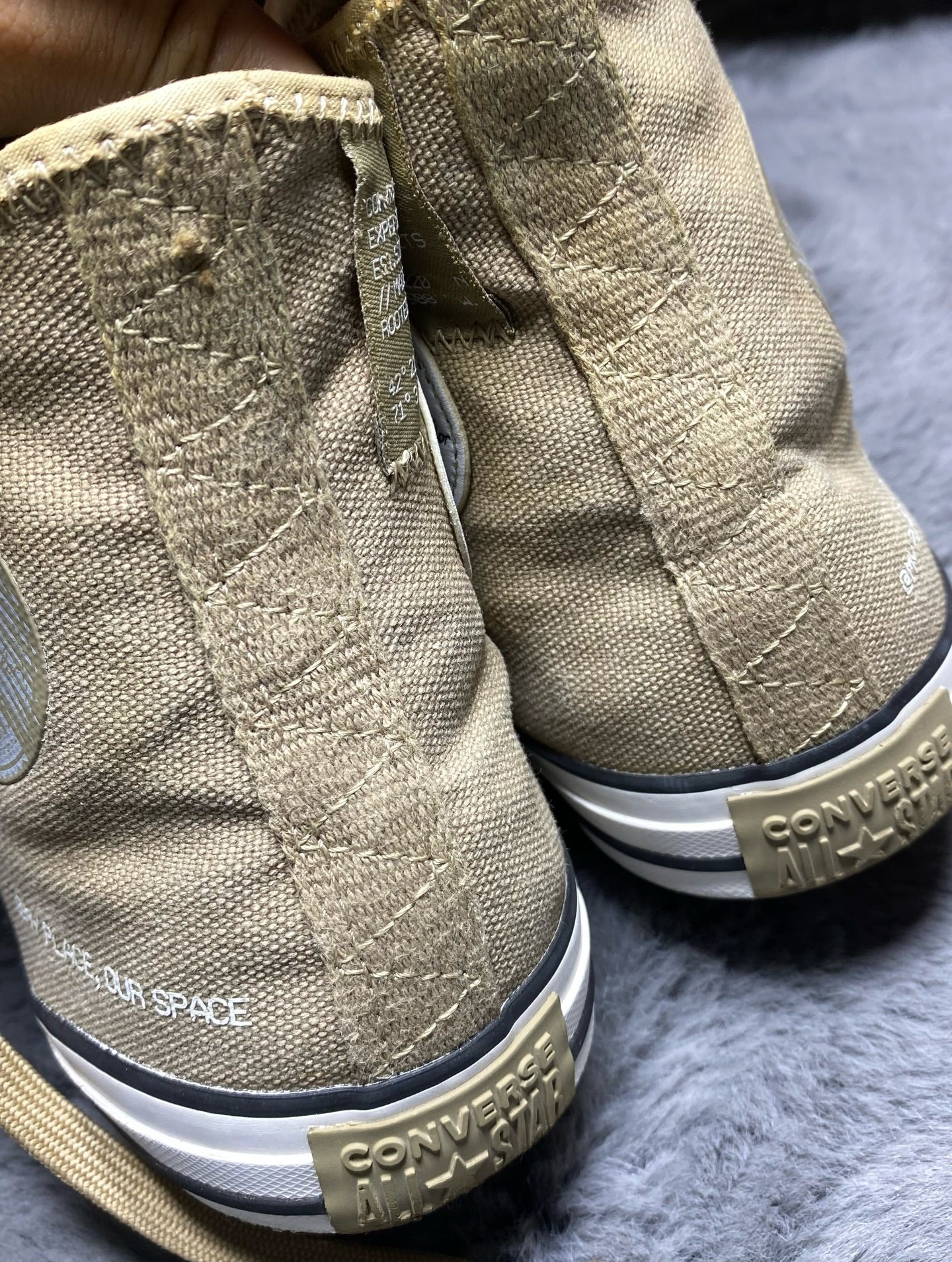 Converse ( Size 43 / 9.5 )