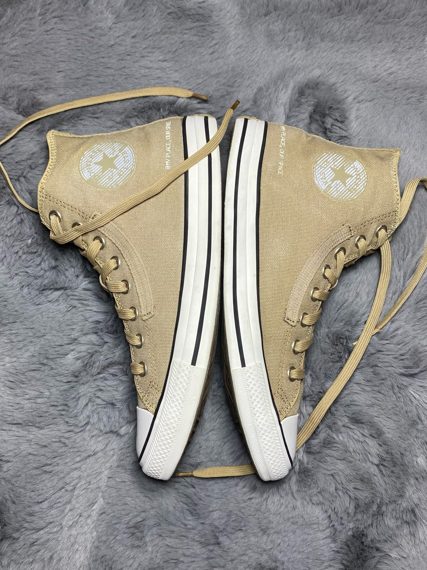 Converse ( Size 43 / 9.5 )