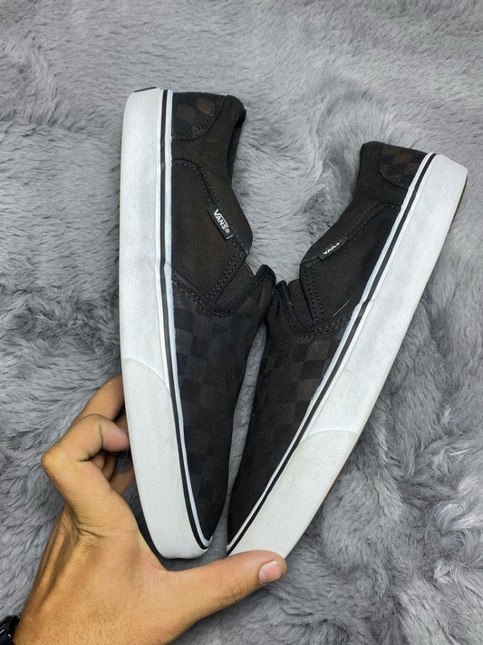 VANS ( Size 42.5 /  8.5 )