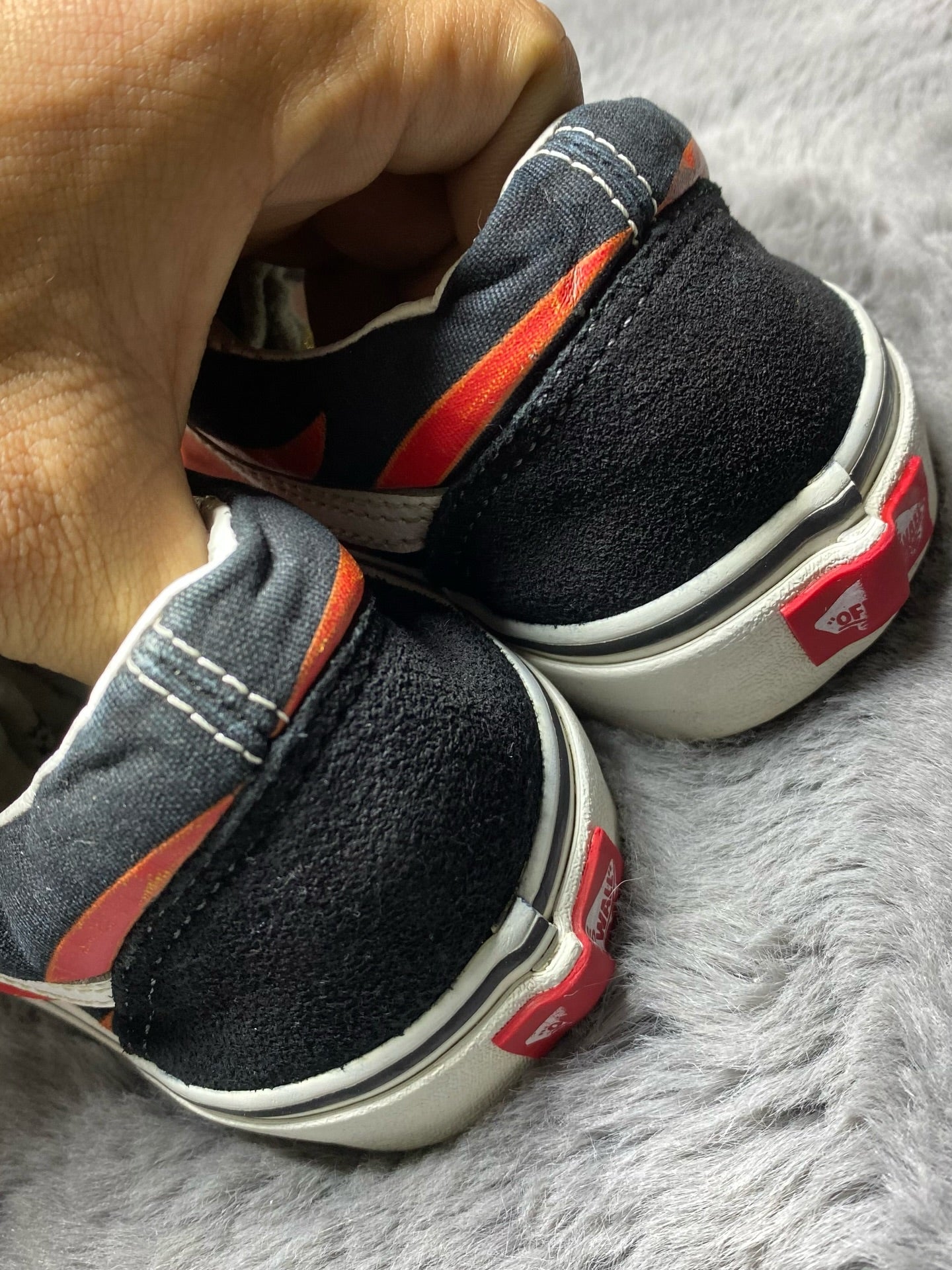 VANS ( Size 40.5-41 / 7-7.5 )