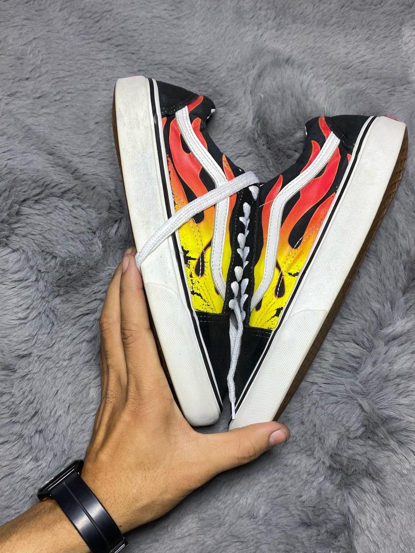 VANS ( Size 40.5-41 / 7-7.5 )