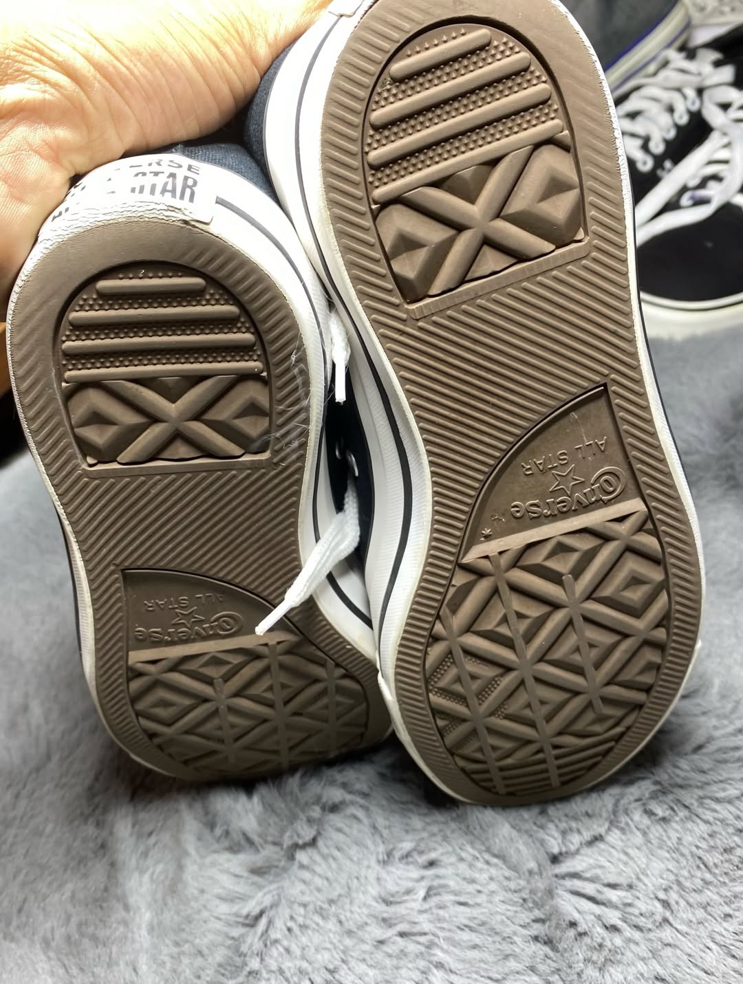 Converse ( Size 41.5 / 8 )