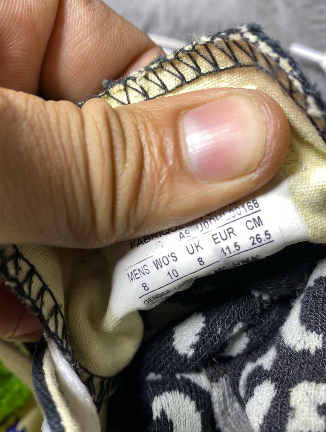 Converse ( Size 41.5 / 8 )
