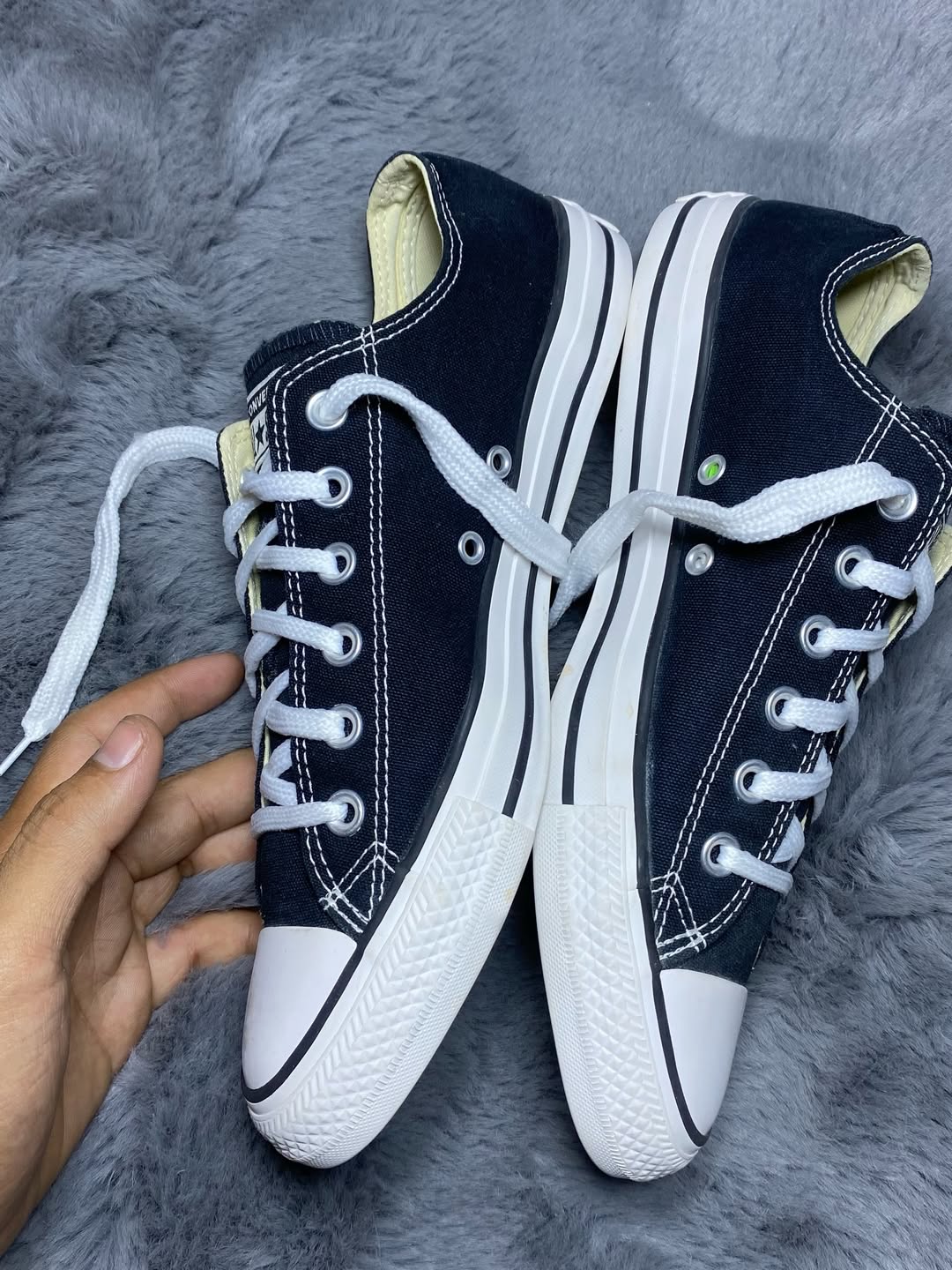 Converse ( Size 41.5 / 8 )