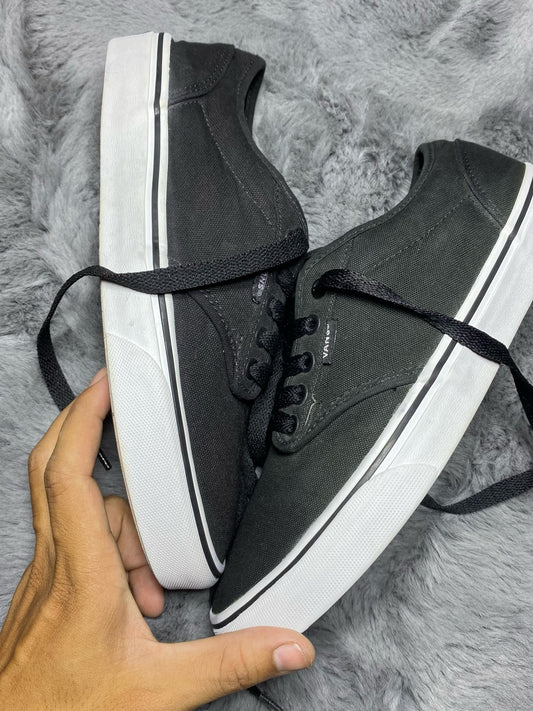VANS ( Size 41 / 7.5 )