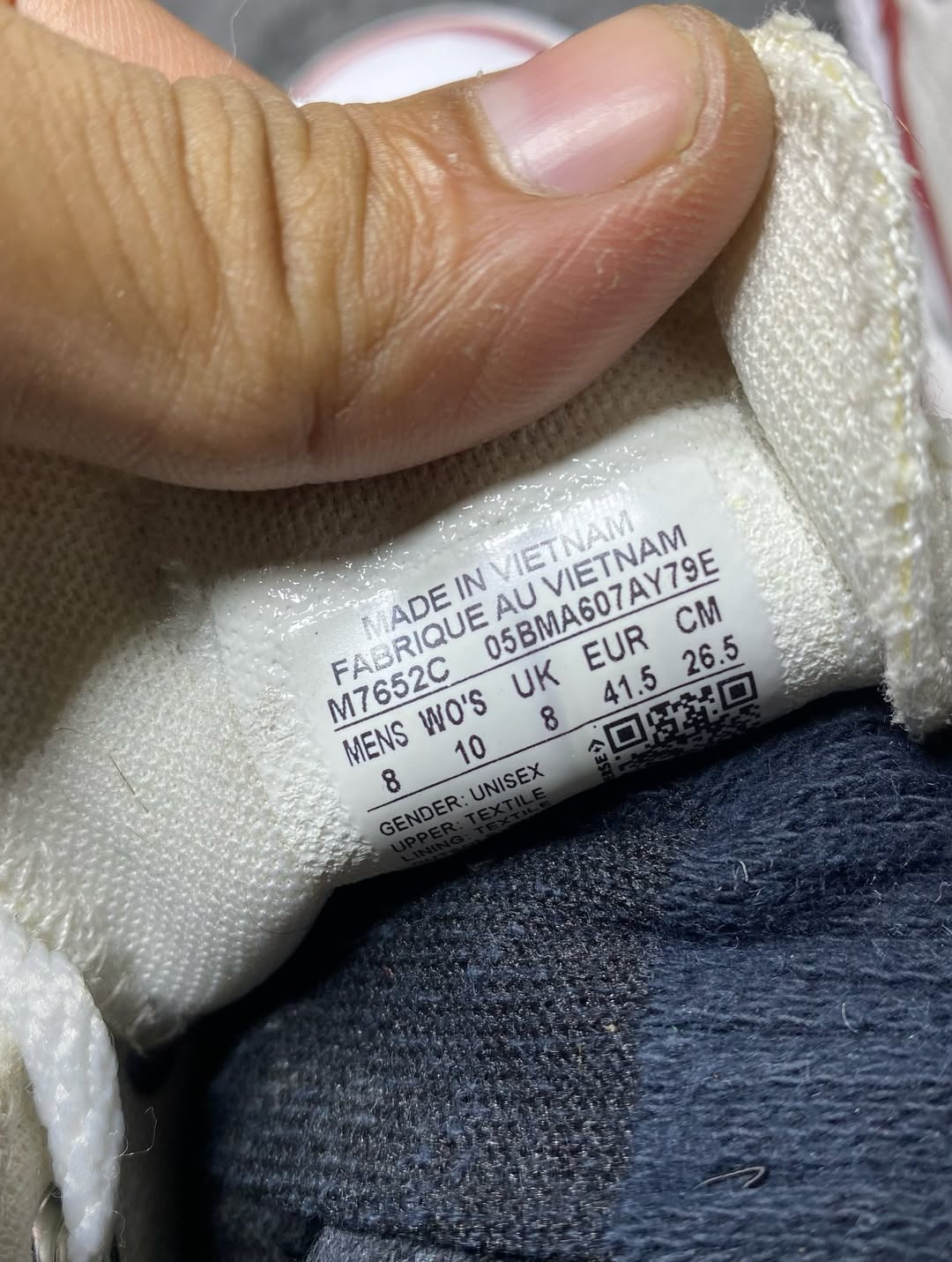 Converse ( Size 41.5 / 8 )